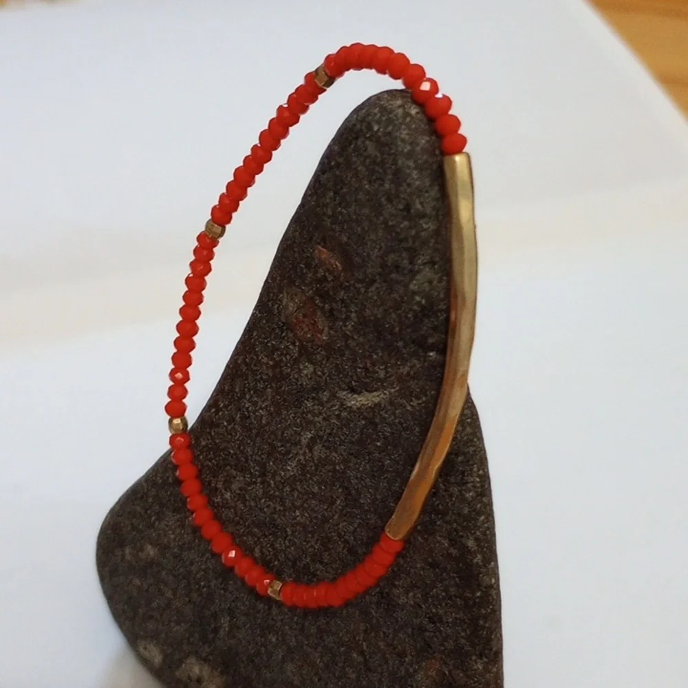 ❤ Stella & Dot Tabitha Stretch Bracelet hammered vintage gold red beads